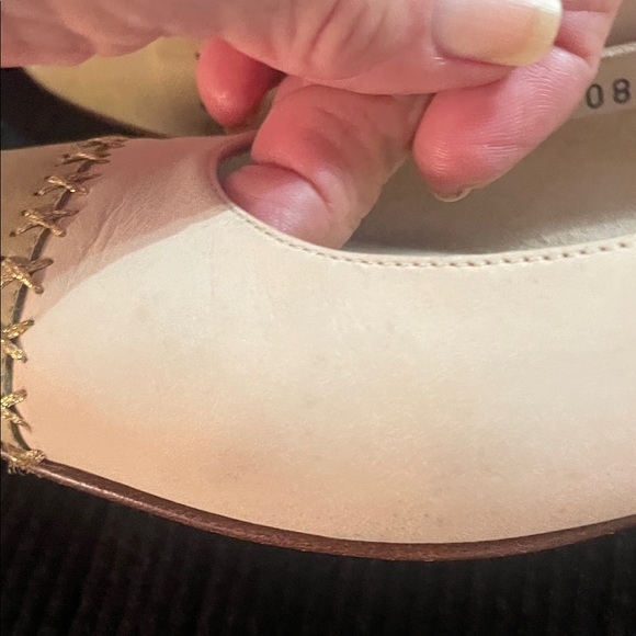 Salvatore Ferragamo Cream Flats with Gold Accents 6.5 B - Picture 5 of 6